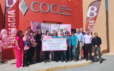 Empleados y clientes de Farmacias Botica Cantreal entregan donativo en apoyo a mujeres con cáncer